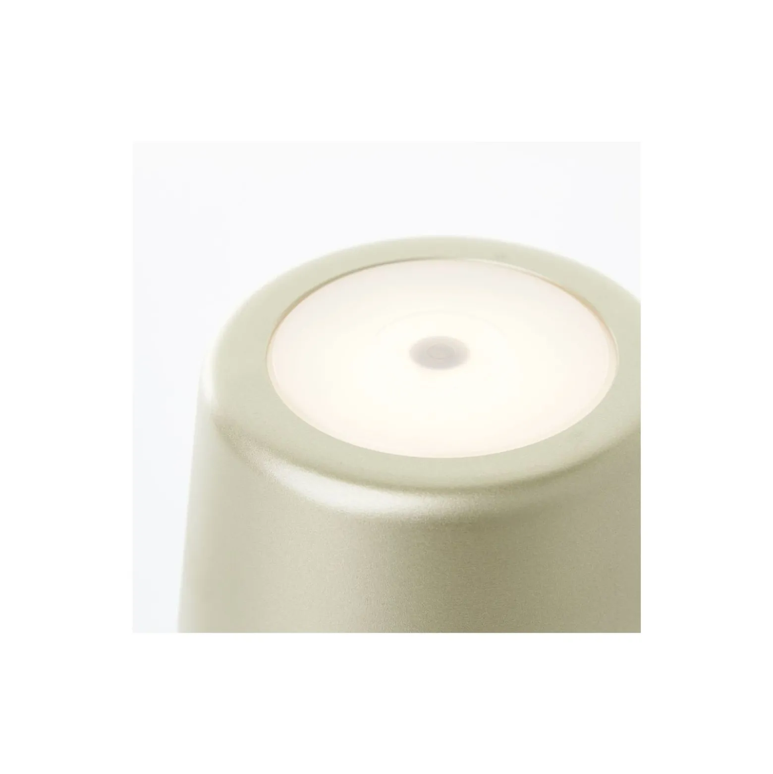Brilliant Bordslampa Kaami Metall Plast Guld 2W 310lm - 830 Varm Vit | 100mm - IP44 - Utomhus - Dimbar
