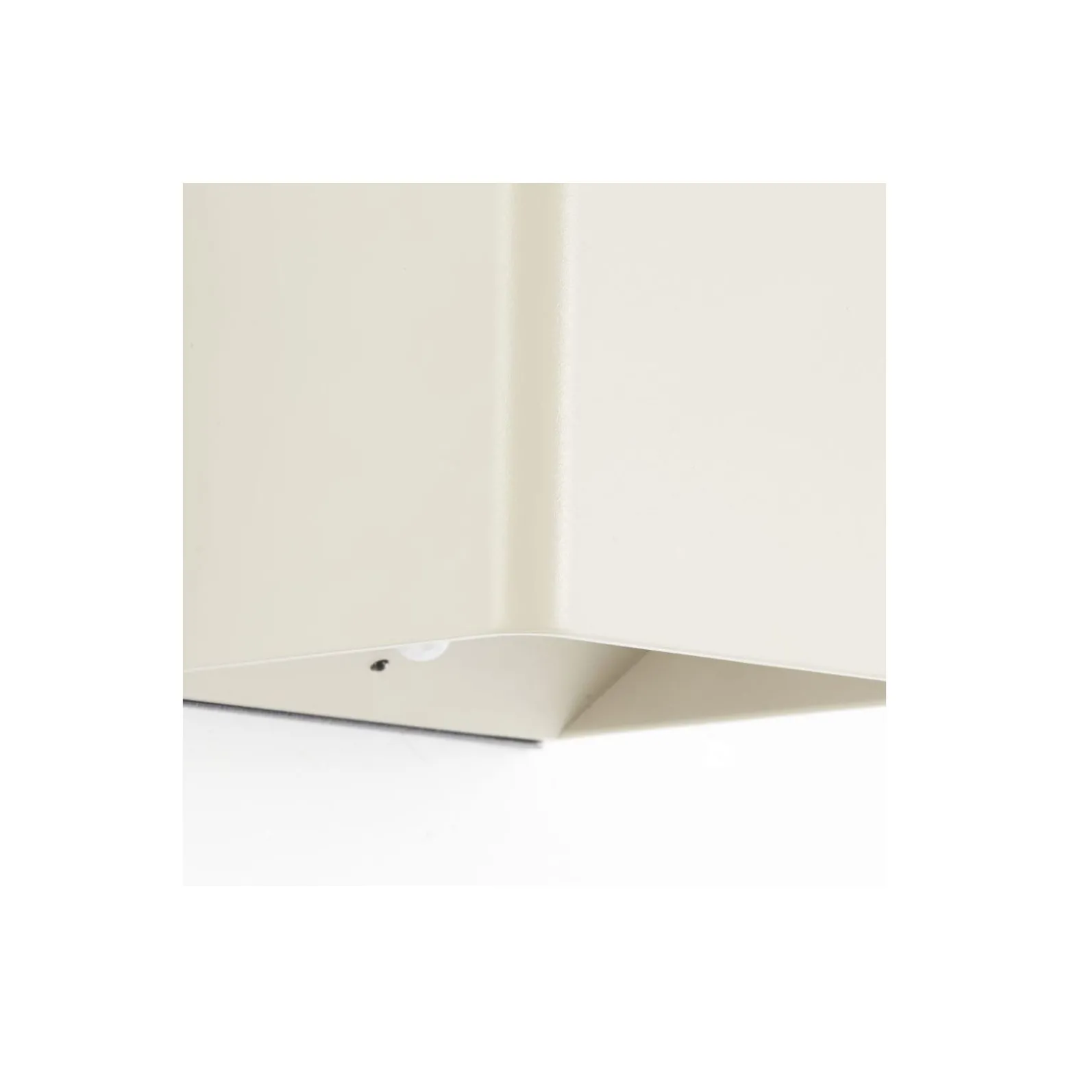 Brilliant Iseo Vägglampa Plast Beige 4W 300lm - 830 Varm Vit | IP44 - Utomhus - Rörelse- och Ljussensor - USB Uppladdningsbar
