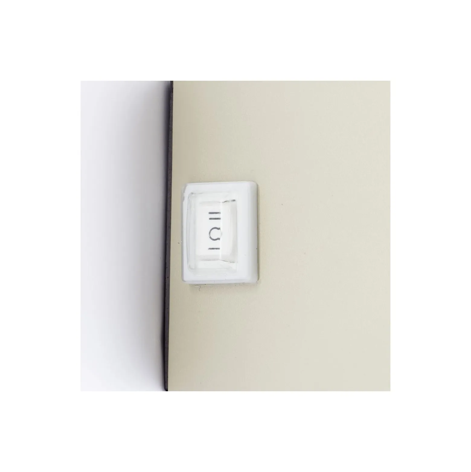 Brilliant Iseo Vägglampa Plast Beige 4W 300lm - 830 Varm Vit | IP44 - Utomhus - Rörelse- och Ljussensor - USB Uppladdningsbar