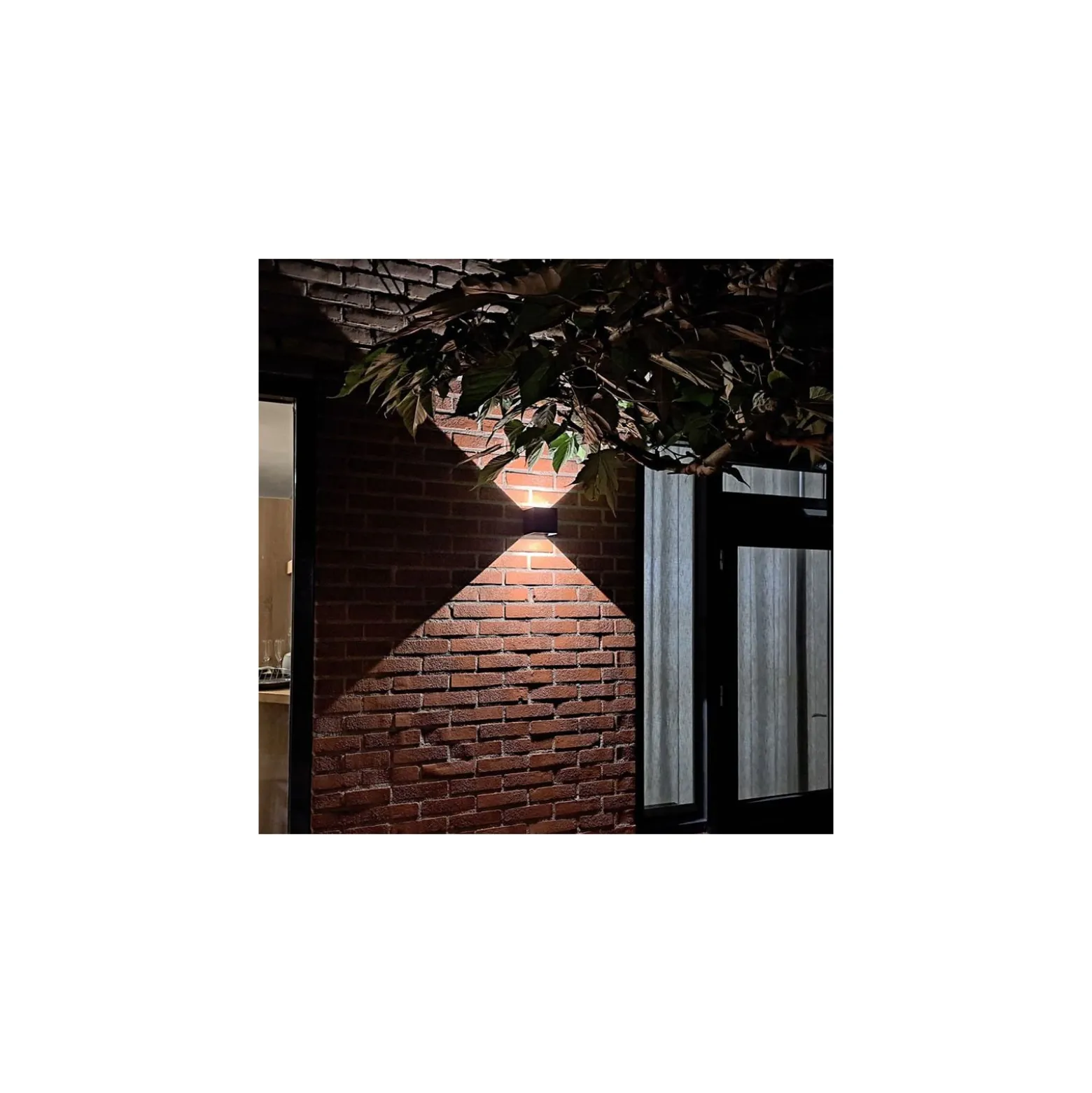 D'Lite Vägglampa Elingen Aluminium Svart Up & Down 2.9W 170lm - 830 Varm Vit | IP65 - Batteridriven - Ljussensor