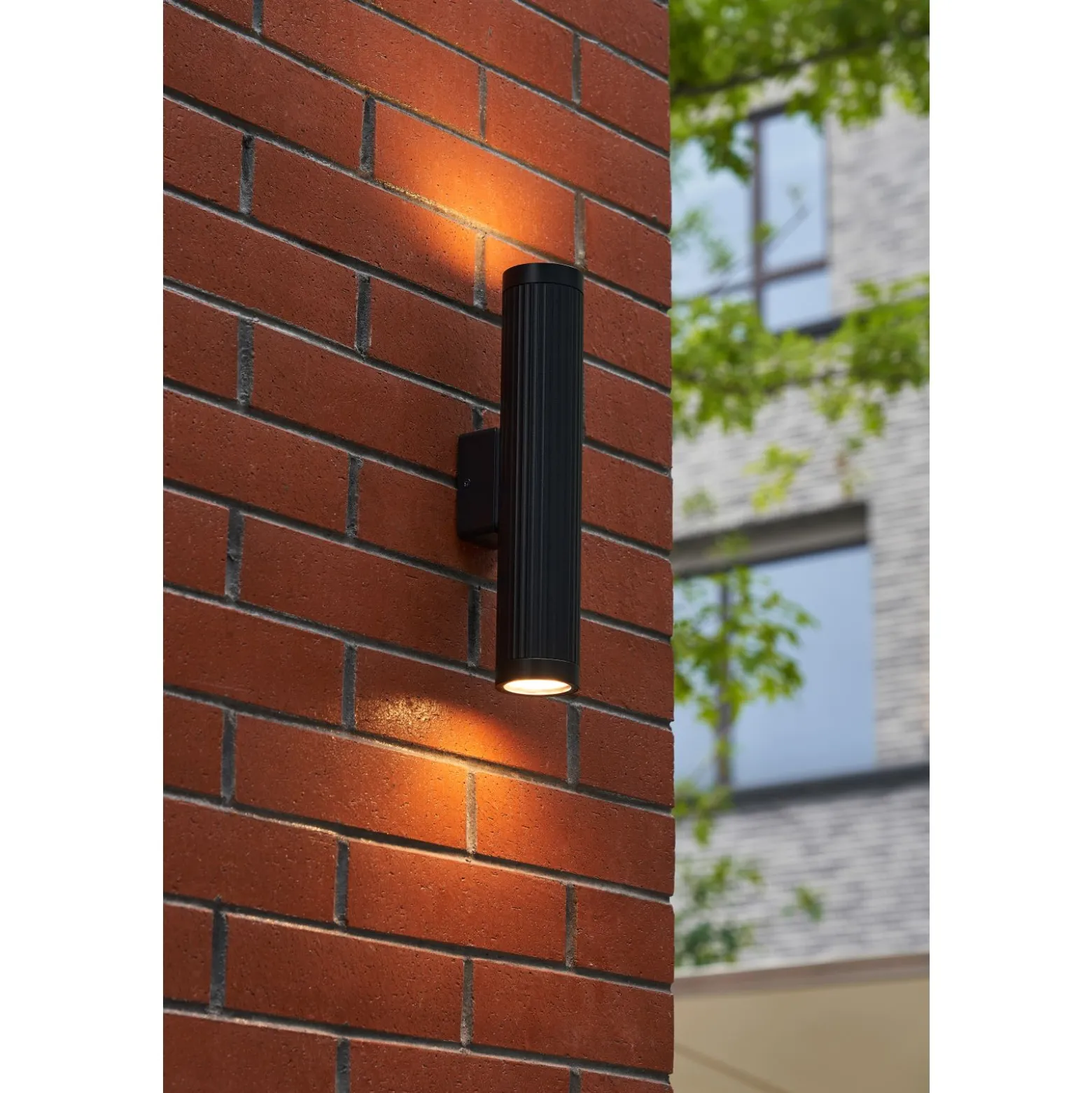 D'Lite Vägglampa Limor Aluminium Svart Up & Down| IP54 - Passande för 2x GU10