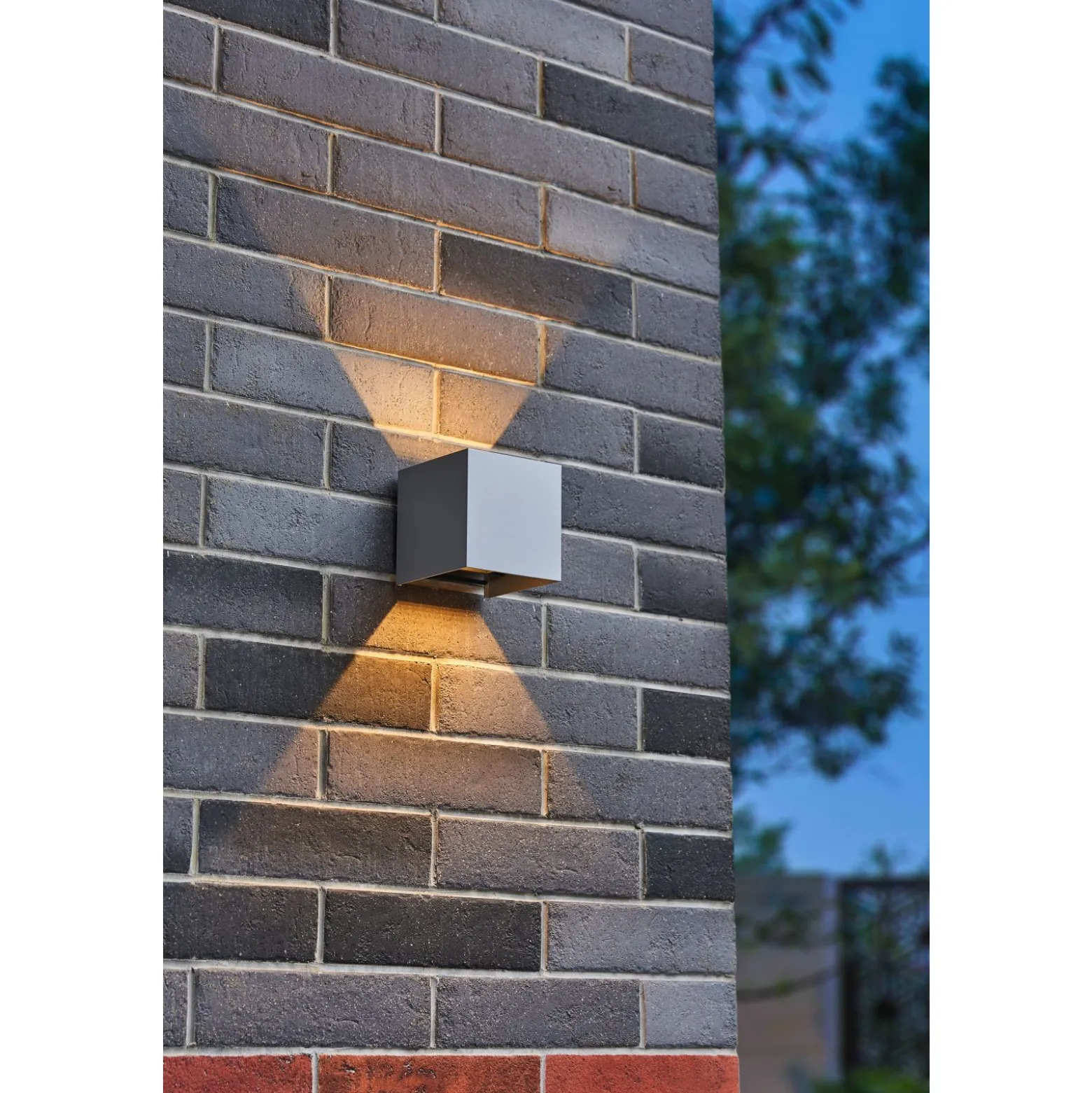 D'Lite Vägglampa Nova Grå Up & Down 4.9W 480lm - 830 Varm Vit | IP54 - Justerbar strålvinkel