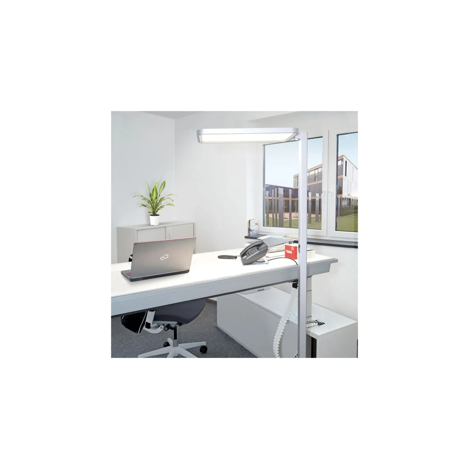 Dotlux LED Golvlampa Studio Butler Silver 80W 8800lm - 840 Kallvit | UGR <19 - 1-10V Dimbar - Rörelsesensor
