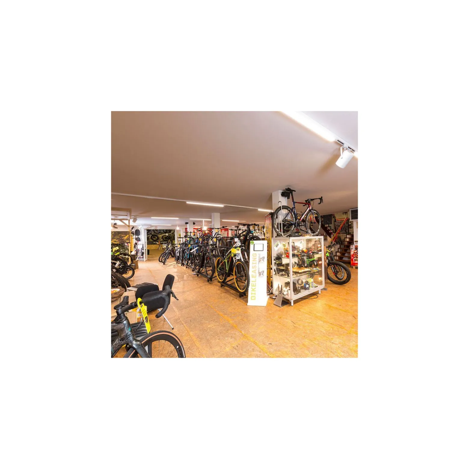 Dotlux LED-skenbelysning Stavformad Track Vit 30W 3060lm 110D - 930-957 CCT | 124cm - Bästa Färgåtergivning