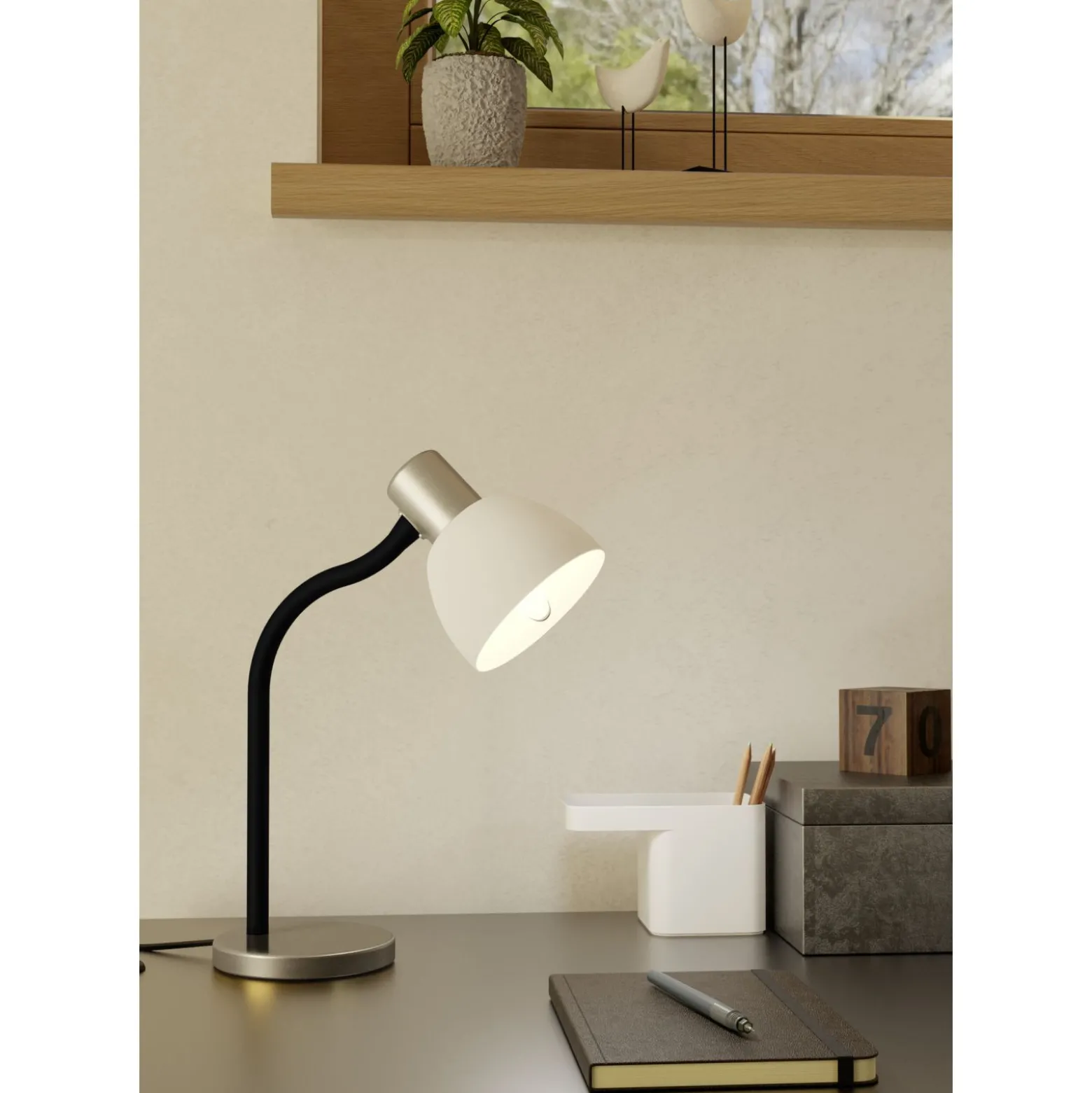 Eglo Bordslampa Macere Stål Vit | Passande För 1x E14
