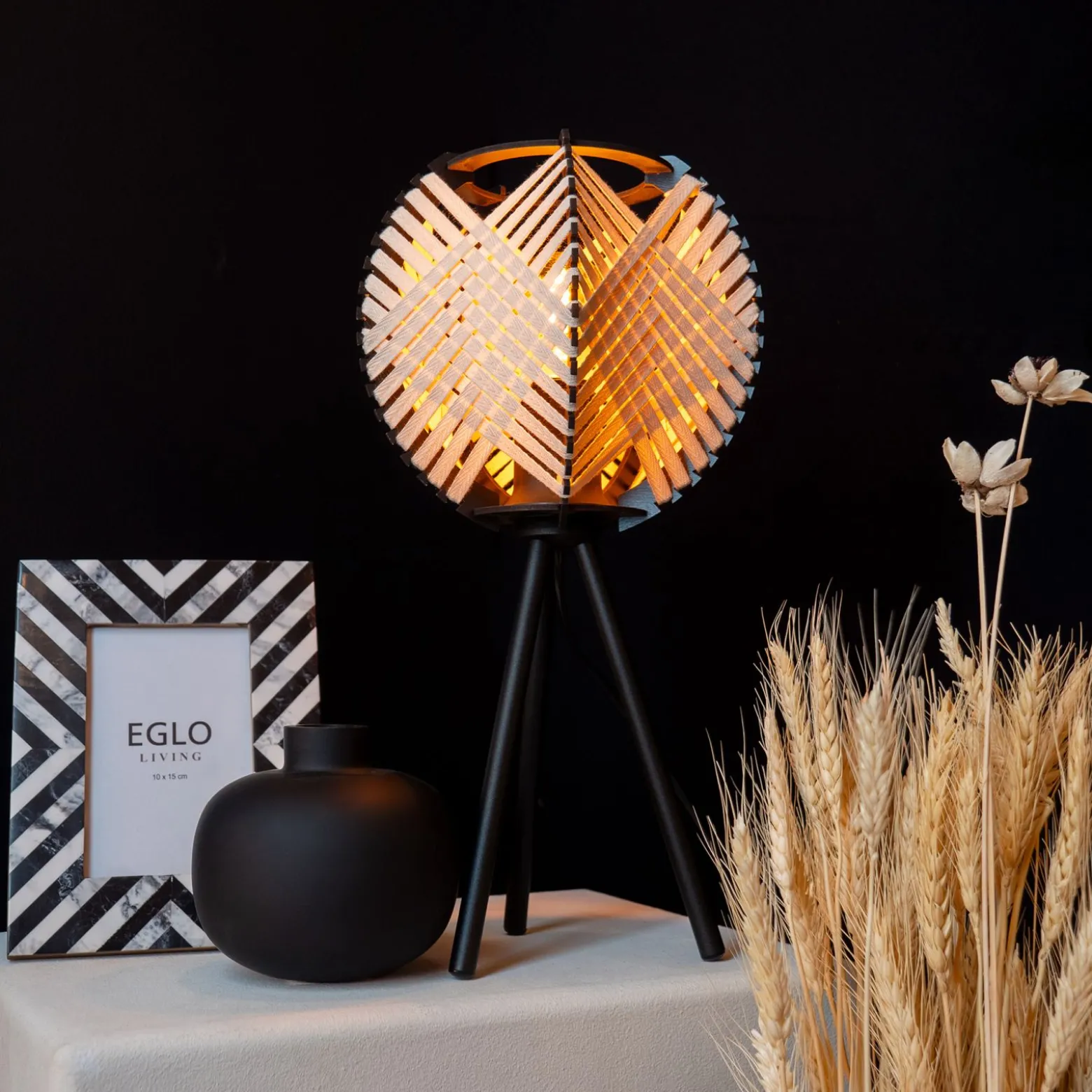Eglo Bordslampa Waverton Stål Svart Trä | Passande För 1x E27