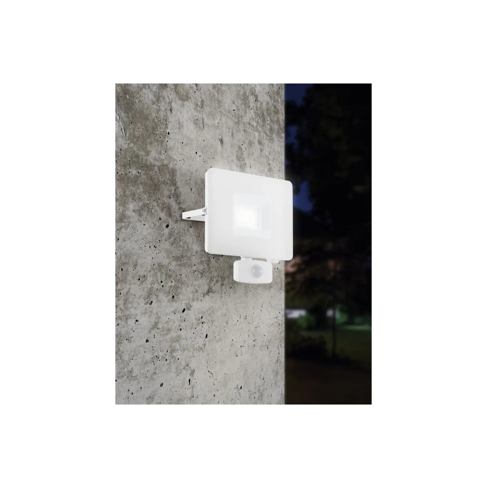 Eglo Vägglampa Faedo 3 Aluminium Vit 31W 3400lm - 850 Kallvit | IP44 - Rörelsesensor