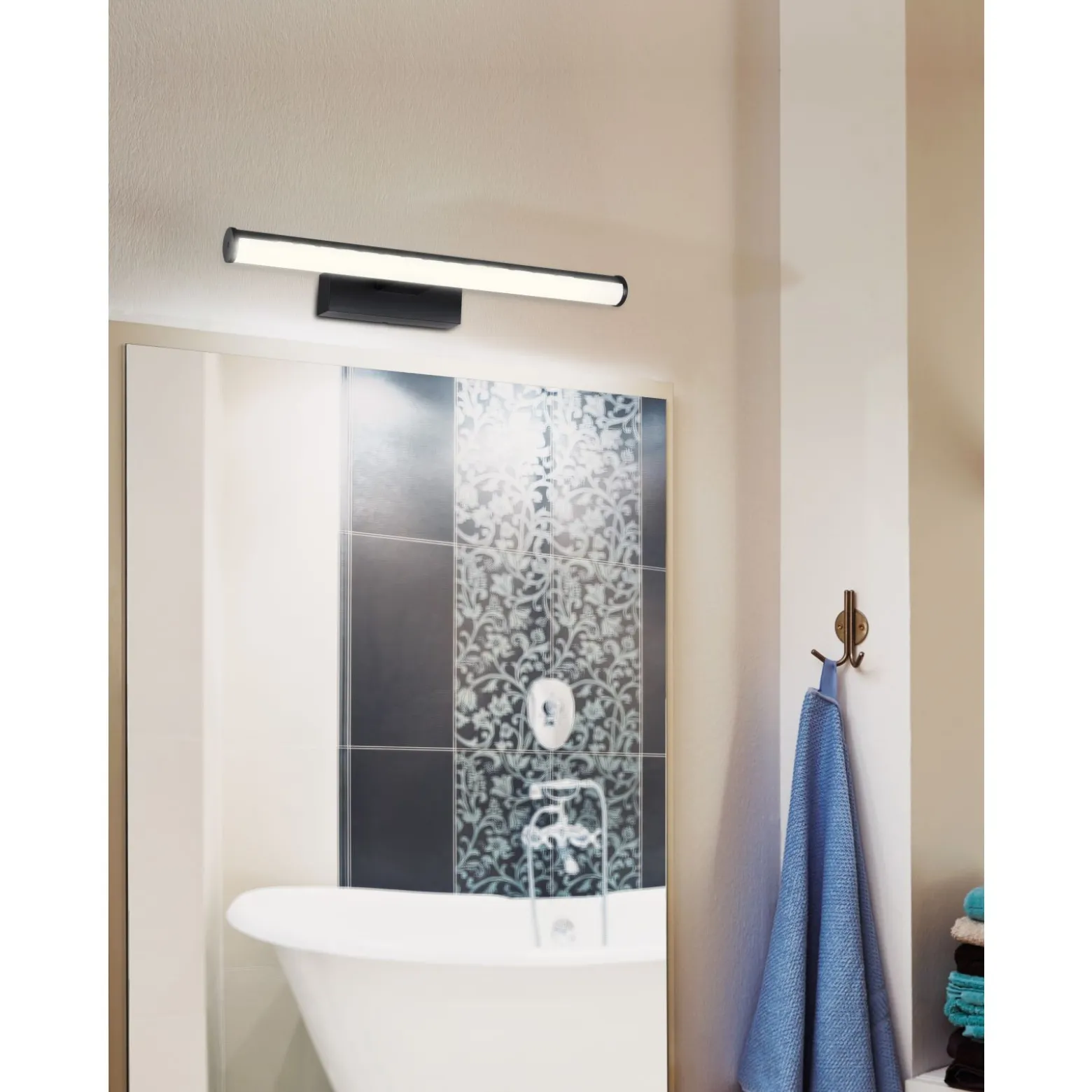 Eglo Vägglampa Vadumi Plast Svart Vit 74W 900lm - 840 Kallvit | IP44
