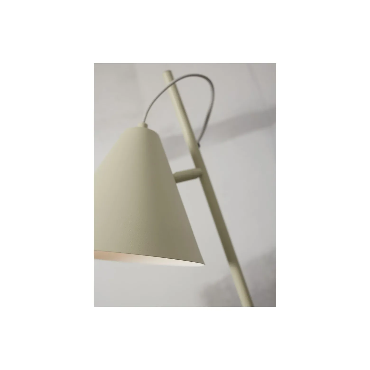 It's about RoMi Golvlampa Lisbon Järn Sanded | Passande för 1x E14