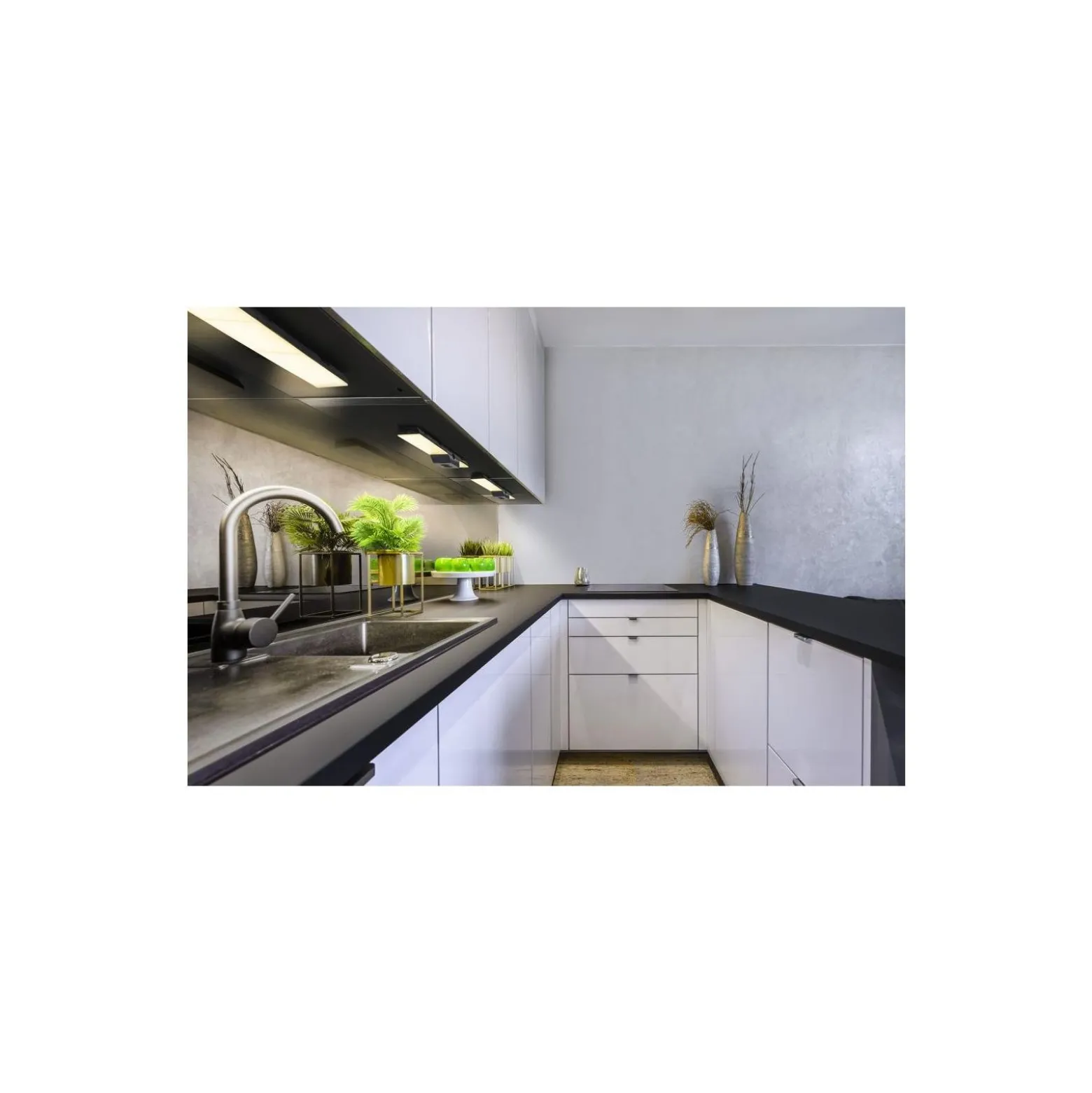 Ledvance LED Allmänbruksarmatur Undercabinet Sockel Trimlös Svart 10W 500lm - 830 Varm Vit | 55cm - med USB