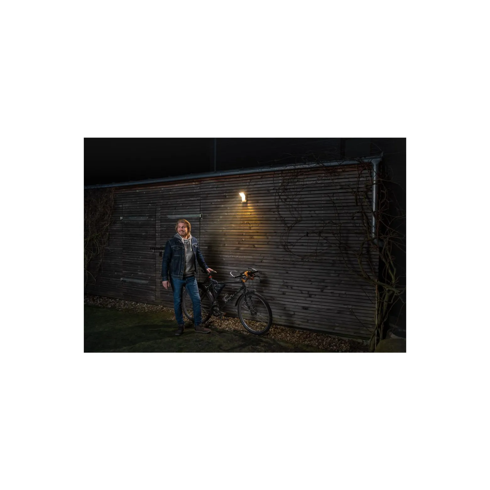 Ledvance LED Strålkastare Endura Spot Svart 16W 1500lm 50D - 840 Kallvit | IP55 - Rörelse- och ljussensor - Symmetrisk
